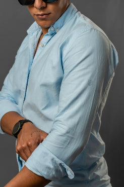 camisa-azul-bolsillo-logo-1365×2048