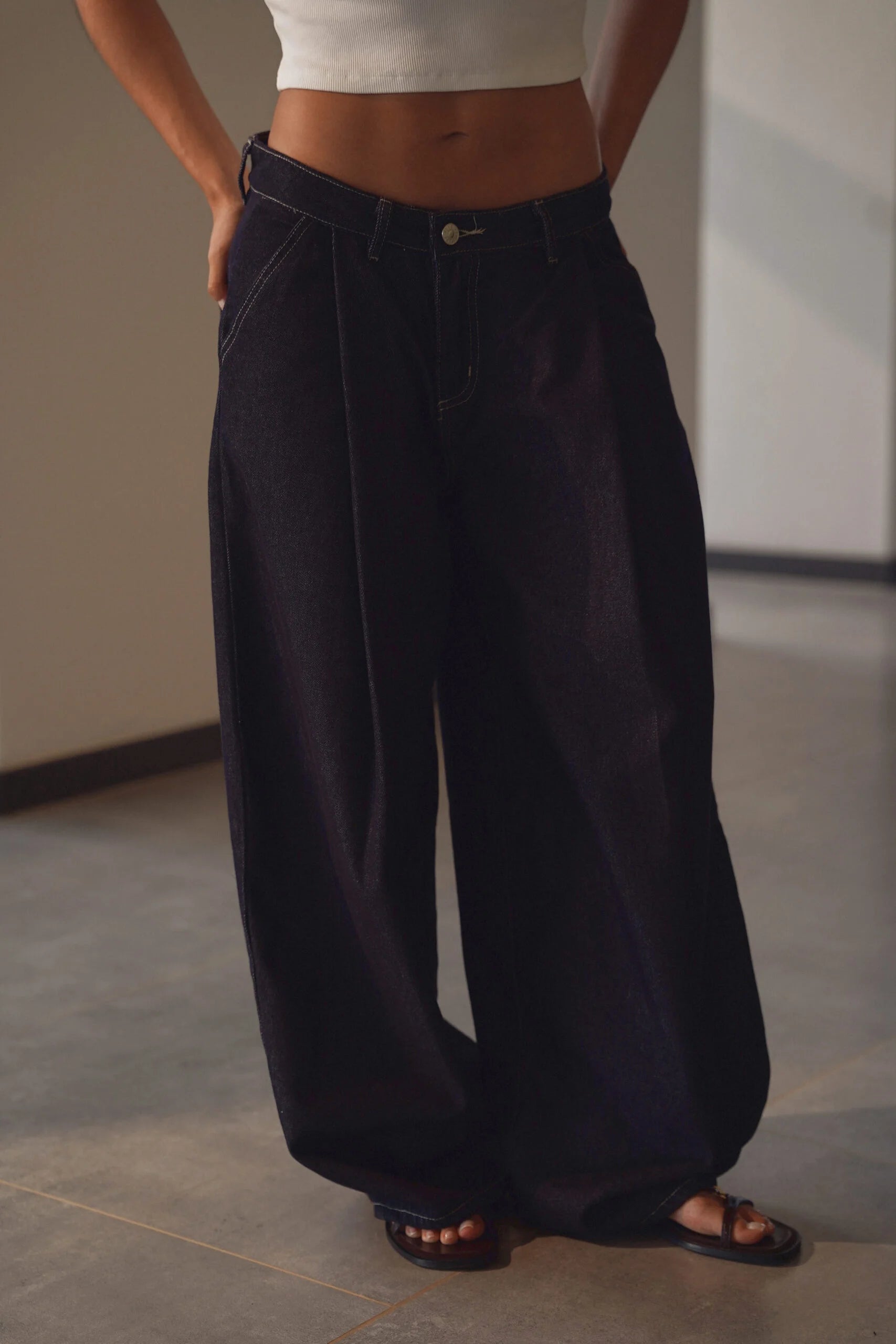 JEAN RAW PLEATED WIDE-LEG PANTS